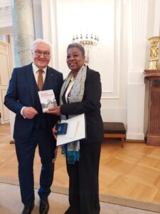 Bundespräsident Steinmeier verleiht Verdienstorden an Virginie Kamche